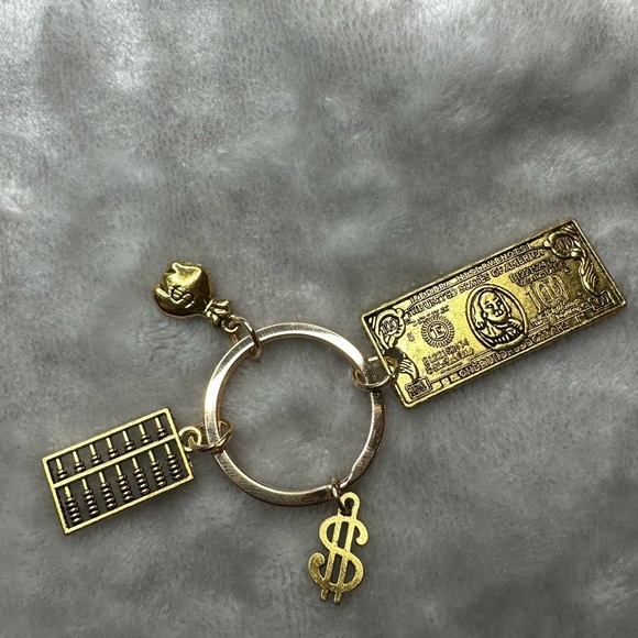 Gold money keychaiN - Picture 3 of 3